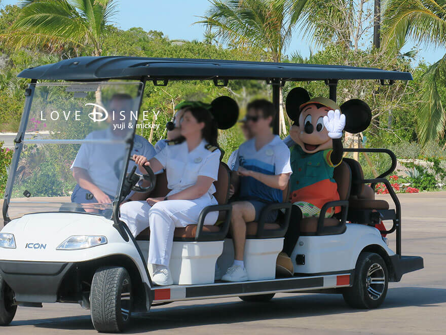 ディズニー・ルックアウト・ケイのエンターテイメント「ラッシュ ジャンカヌー・セレブレーション」キャラ退場シーン（その2）