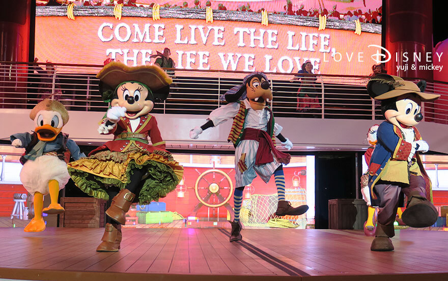 ディズニークルーズ、ウィッシュ号、パイレーツナイト、ミッキー、ミニー、ドナルド、デイジー、グーフィー(その1)