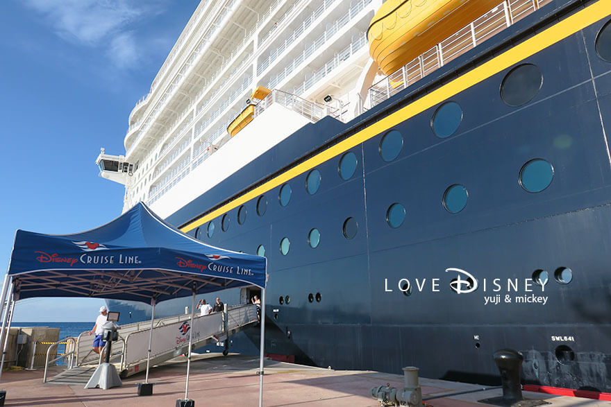 ディズニークルーズ、ウィッシュ号、キャスタウェイ・ケイ、下船時の様子(出入り口)船首