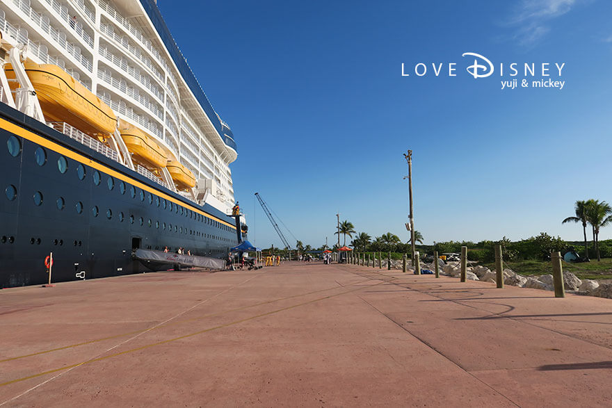 ディズニークルーズ、ウィッシュ号、キャスタウェイ・ケイ、下船時の様子（出入り口）船尾