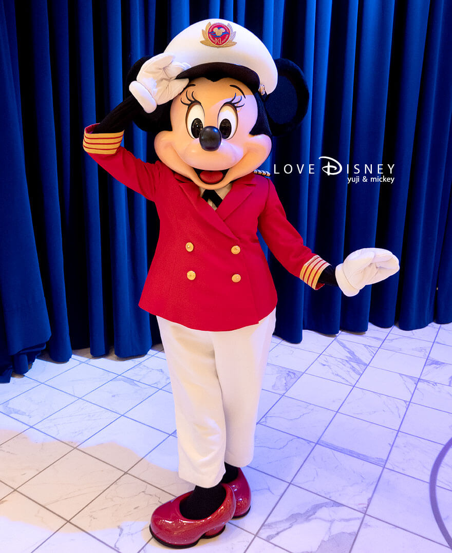 ディズニークルーズ・ウィッシュ号、キャラクターグリーティング、クルーズ衣装のミニー