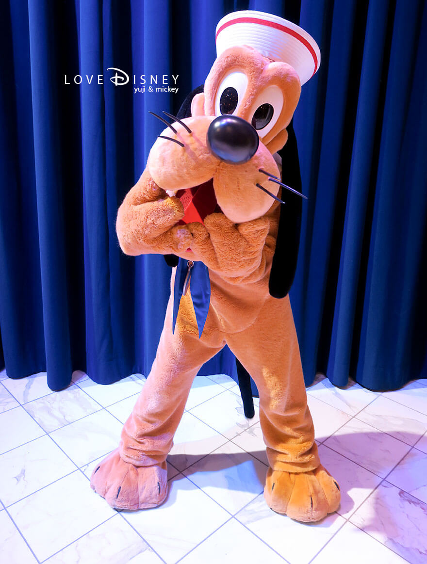 ディズニークルーズ・ウィッシュ号、キャラクターグリーティング、クルーズ衣装のプルート