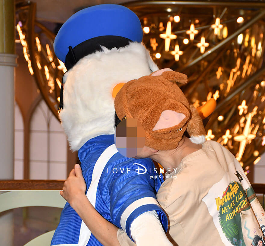 ディズニークルーズ・ウィッシュ号、キャラクターグリーティング、ノーマル衣装のドナルドとのペアショット