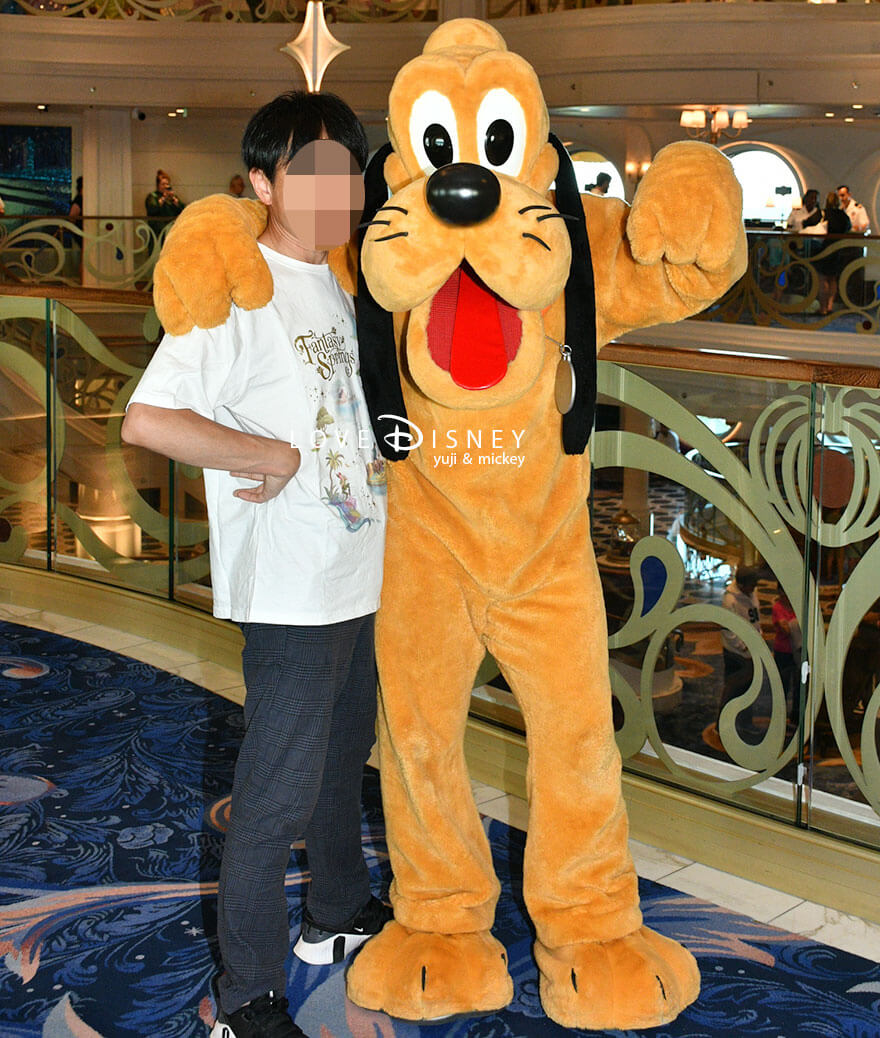 ディズニークルーズ・ウィッシュ号、キャラクターグリーティング、ノーマル衣装のプルート