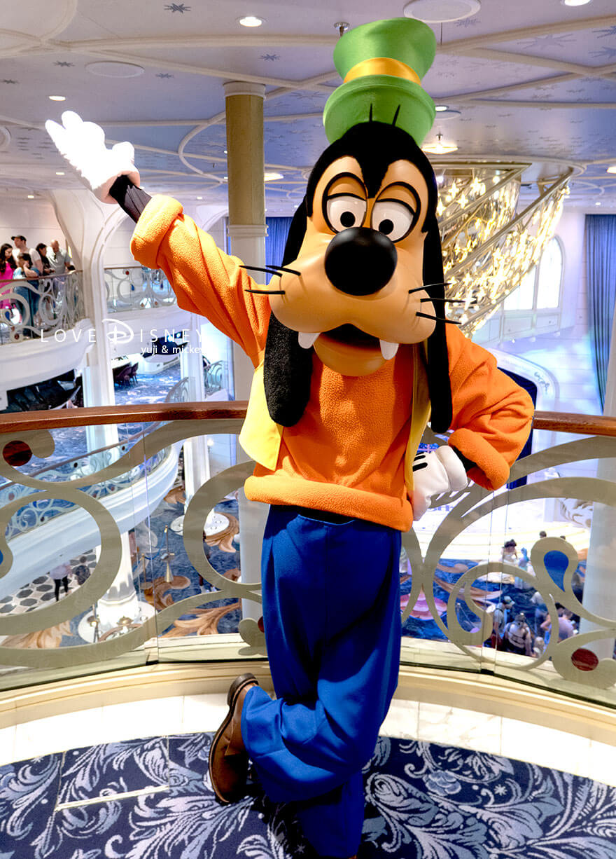 ディズニークルーズ・ウィッシュ号、キャラクターグリーティング、ノーマル衣装のグーフィー