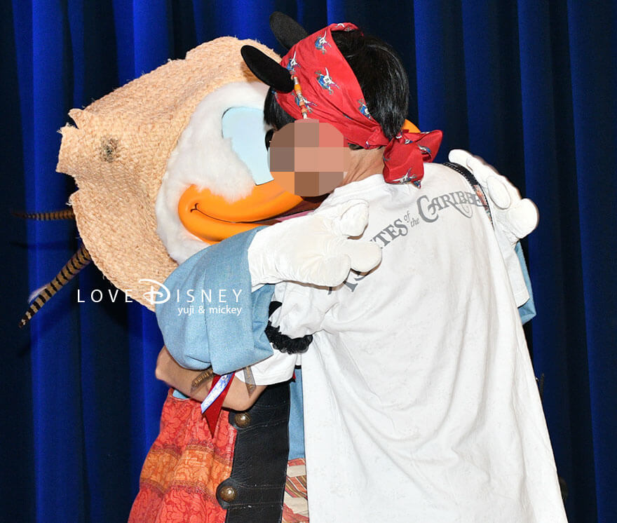 ディズニークルーズ・ウィッシュ号、キャラクターグリーティング、パイレーツ衣装のドナルドとのペアショット