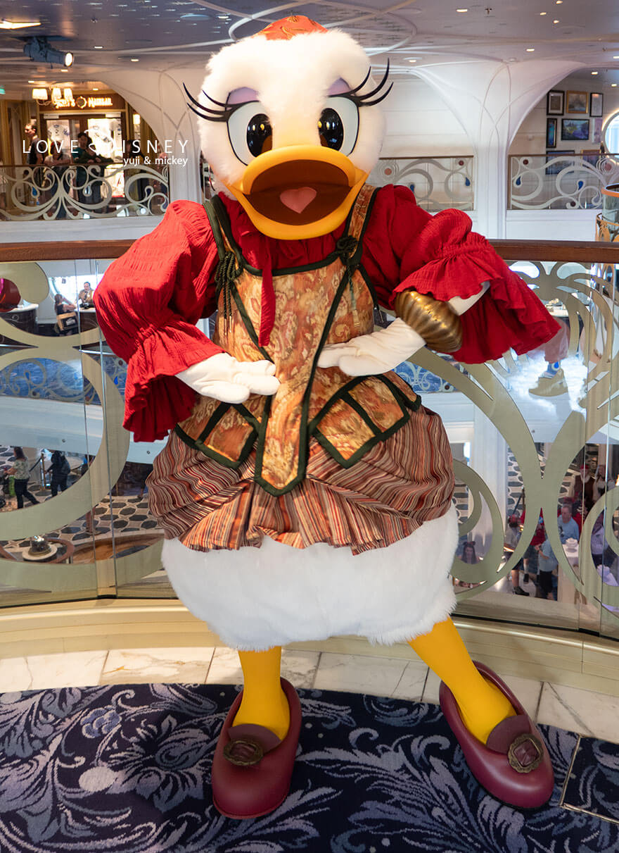 ディズニークルーズ・ウィッシュ号、キャラクターグリーティング、パイレーツ衣装のデイジー