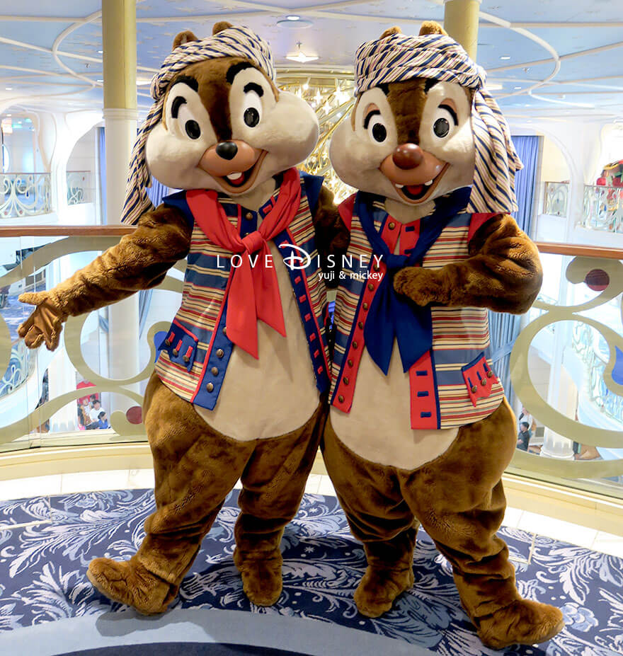 ディズニークルーズ・ウィッシュ号、キャラクターグリーティング、パイレーツ衣装のチップ＆デール