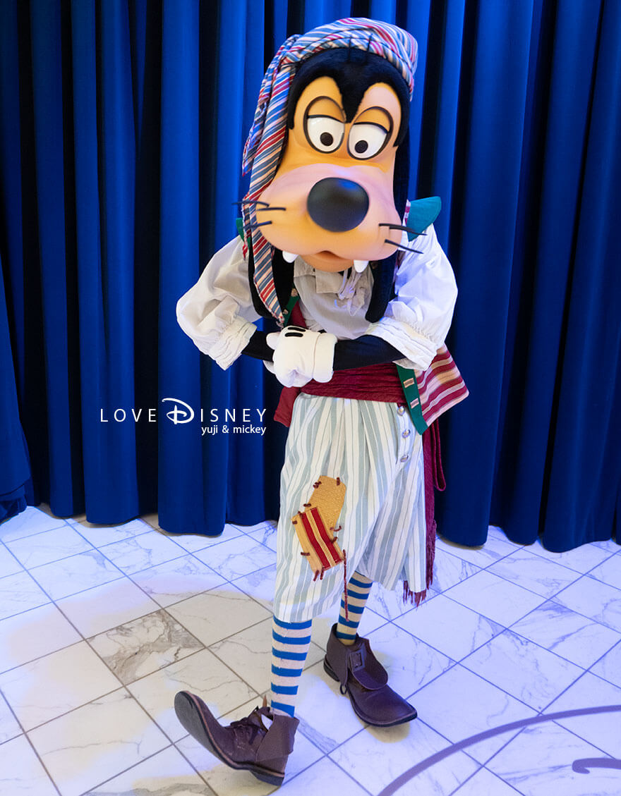 ディズニークルーズ・ウィッシュ号、キャラクターグリーティング、パイレーツ衣装のグーフィー