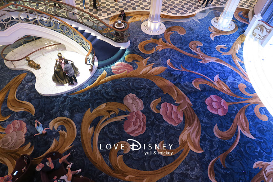 ディズニークルーズ・ウィッシュ号、船内画像、グランドホール