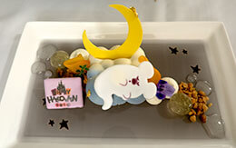 2025年版！ルームサービスで豪華な「ハロウィーンディナーコース」を満喫｜東京ディズニーランドホテル