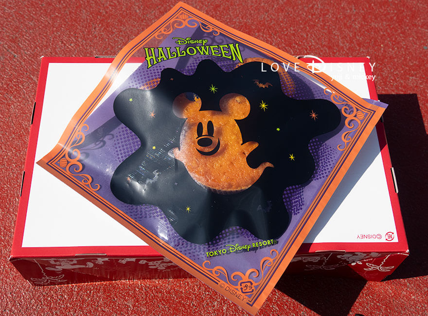 東京ディズニーランド、「ディズニー・ハロウィーン2025」スペシャルメニュー、スウィートハート・カフェ、パンプキンマフィン全体