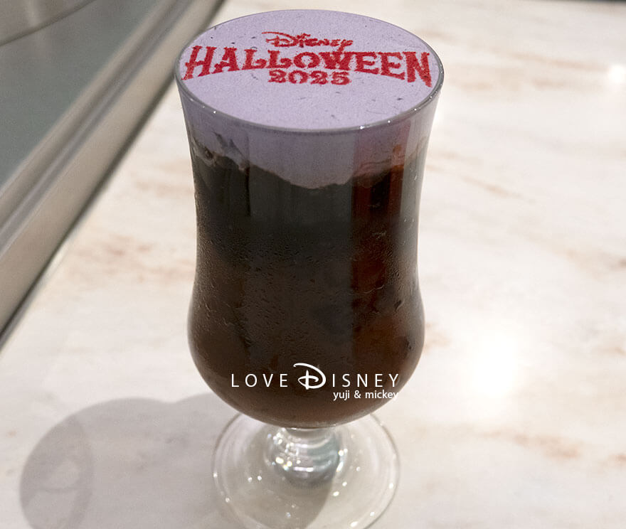 東京ディズニーランド、「ディズニー・ハロウィーン2025」スペシャルメニュー、センターストリート・コーヒーハウス、スペシャルデザートセット、アイスカフェモカ