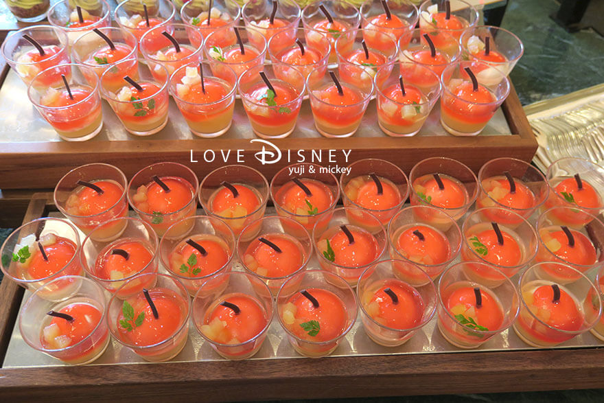 東京ディズニーランドホテル、シャーウッドガーデン・レストラン「ディズニー・クリスマス2025、スペシャルブッフェ」デザート（リンゴゼリー）