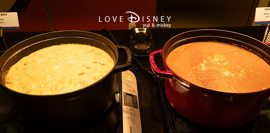 ディズニーアンバサダーホテル、シェフ・ミッキー「ディズニー・クリスマス2025ディナーブッフェ」温かい料理(ホワイトカリー/バターチキンカリー)