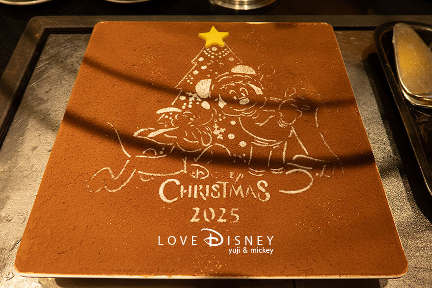 ディズニーアンバサダーホテル、シェフ・ミッキー「ディズニー・クリスマス2025ディナーブッフェ」デザート（ティラミス）
