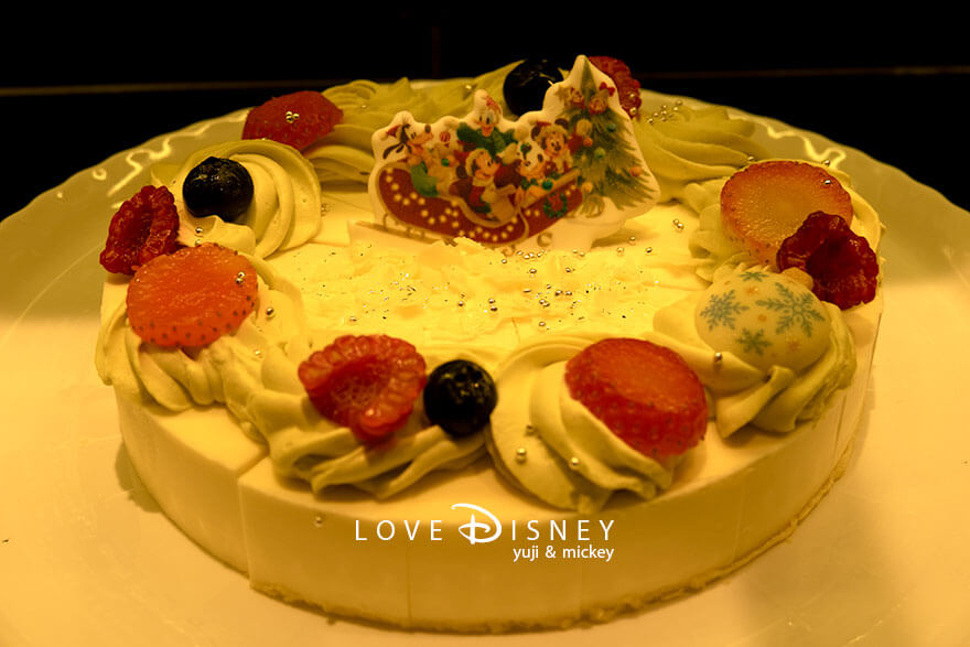 ディズニーアンバサダーホテル、シェフ・ミッキー「ディズニー・クリスマス2025ディナーブッフェ」デザート(クリームチーズムース)