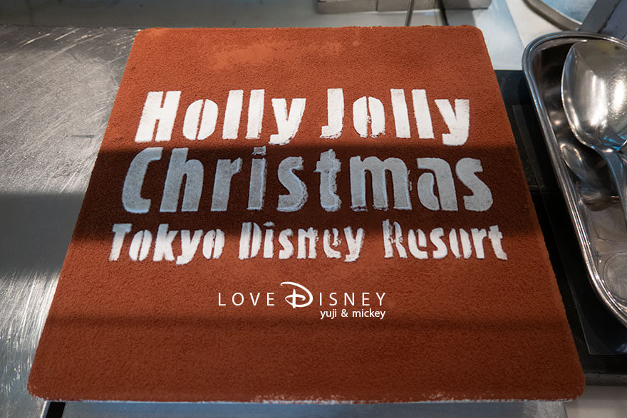 東京ディズニーシー・ホテルミラコスタ、オチェーアノ「ディズニー・クリスマス2025、スペシャルブッフェ」デザート（ティラミス）