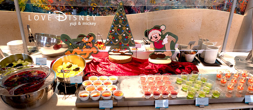 東京ディズニーシー・ホテルミラコスタ、オチェーアノ「ディズニー・クリスマス2025、スペシャルブッフェ」店内飾付(その2)