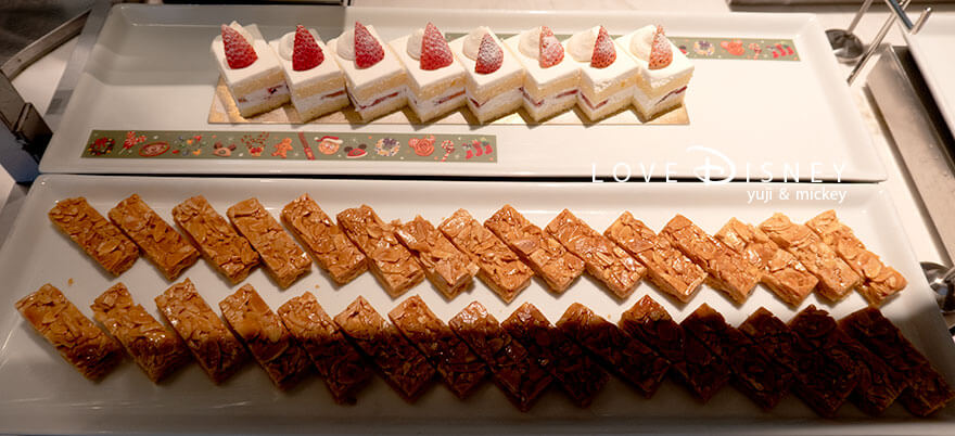 東京ディズニーシー・ホテルミラコスタ、オチェーアノ「ディズニー・クリスマス2025、スペシャルブッフェ」デザート(ショートケーキ/フロランタン)