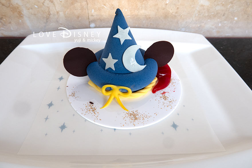 ディズニーアンバサダーホテル、ハイピリオン・ラウンジ「ハイピリオン・ケーキセットシリーズ」ソーサラーハット（魔法使いの弟子）