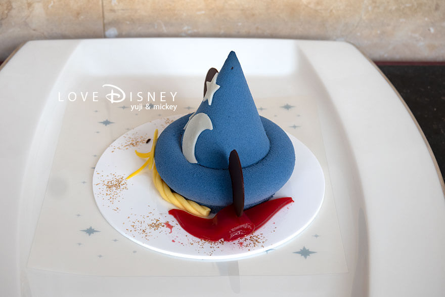 ディズニーアンバサダーホテル、ハイピリオン・ラウンジ「ハイピリオン・ケーキセットシリーズ」ソーサラーハット（魔法使いの弟子）横