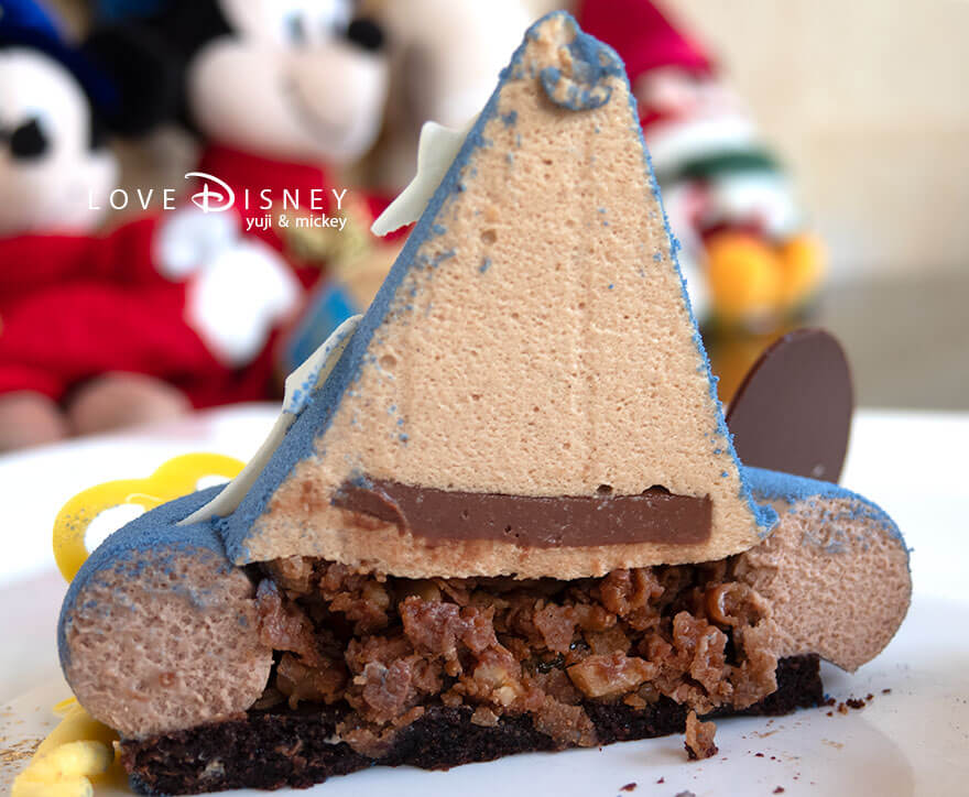 ディズニーアンバサダーホテル、ハイピリオン・ラウンジ「ハイピリオン・ケーキセットシリーズ」ソーサラーハット（魔法使いの弟子）断面図