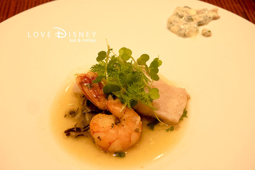 ディズニーアンバサダーホテル、エンパイア・グリル「ディズニー・クリスマス2025、スペシャルディナー」魚料理（その1）