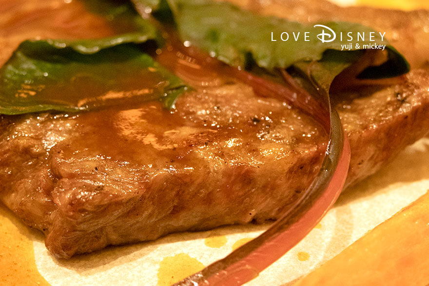 ディズニーアンバサダーホテル、エンパイア・グリル「ディズニー・クリスマス2025、スペシャルディナー」肉料理（その2）