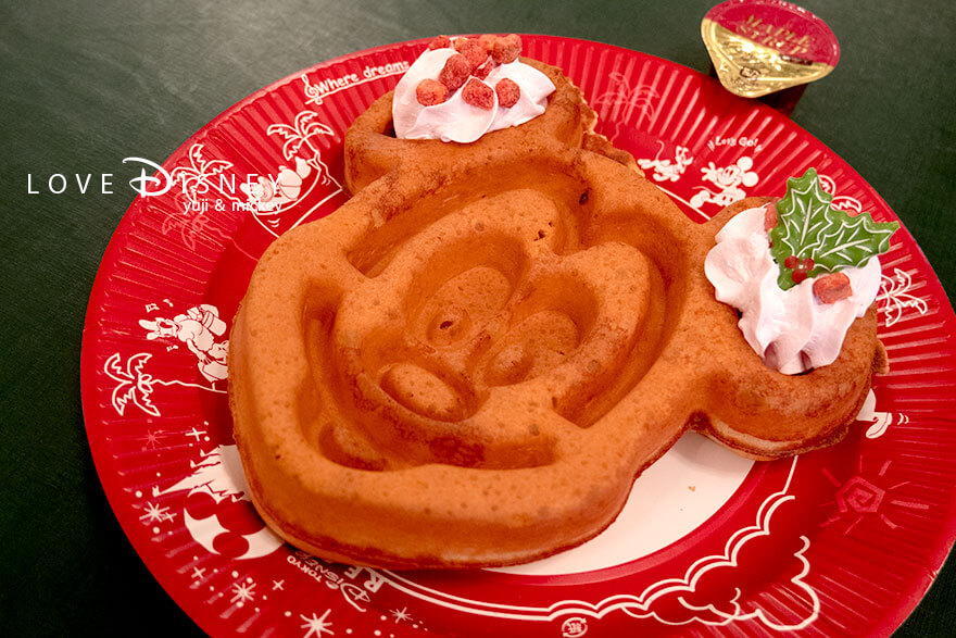 東京ディズニーランド「ディズニー・クリスマス2025」グルメ、グレートアメリカン・ワッフルカンパニー、ミッキーワッフル（その2）