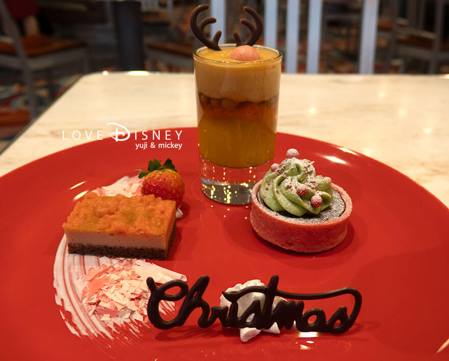 東京ディズニーランド「ディズニー・クリスマス2025」グルメ、東京ディズニーランド「ディズニー・クリスマス2025」グルメ、センターストリート・コーヒーハウス、デザートプレート
