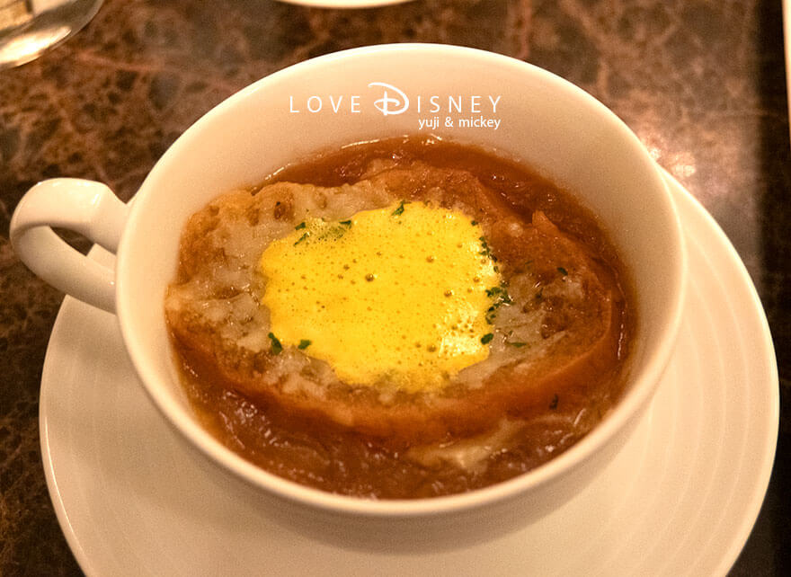 東京ディズニーランドホテル、ドリーマーズ・ラウンジ「ディズニー・クリスマス2025、ディナーセット」スープ