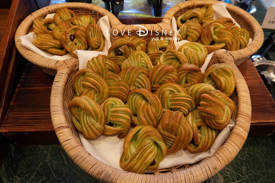 東京ディズニーランドホテル、シャーウッドガーデン・レストラン「イヤーエンド＆ニューイヤー」パン（特製ヴィエノワズリー）