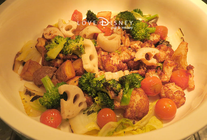 東京ディズニーランドホテル、シャーウッドガーデン・レストラン「イヤーエンド＆ニューイヤー」温かい料理（温野菜）