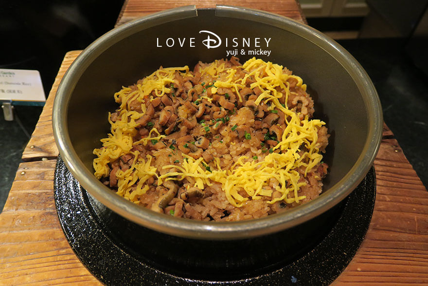 東京ディズニーランドホテル、シャーウッドガーデン・レストラン「イヤーエンド＆ニューイヤー」温かい料理（マルアナゴ飯）