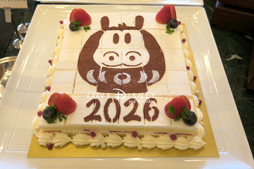 東京ディズニーランドホテル、シャーウッドガーデン・レストラン「イヤーエンド＆ニューイヤー」デザート（ストロベリーショートケーキ）