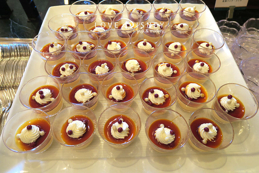 東京ディズニーランドホテル、シャーウッドガーデン・レストラン「イヤーエンド＆ニューイヤー」デザート（クレームキャラメル）