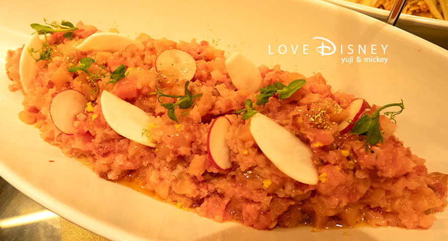 ディズニーアンバサダーホテル、シェフ・ミッキー、イヤーエンド&ニューイヤースペシャルディナーブッフェ、冷たい料理(スモークサーモンとビーツシトラスソース)