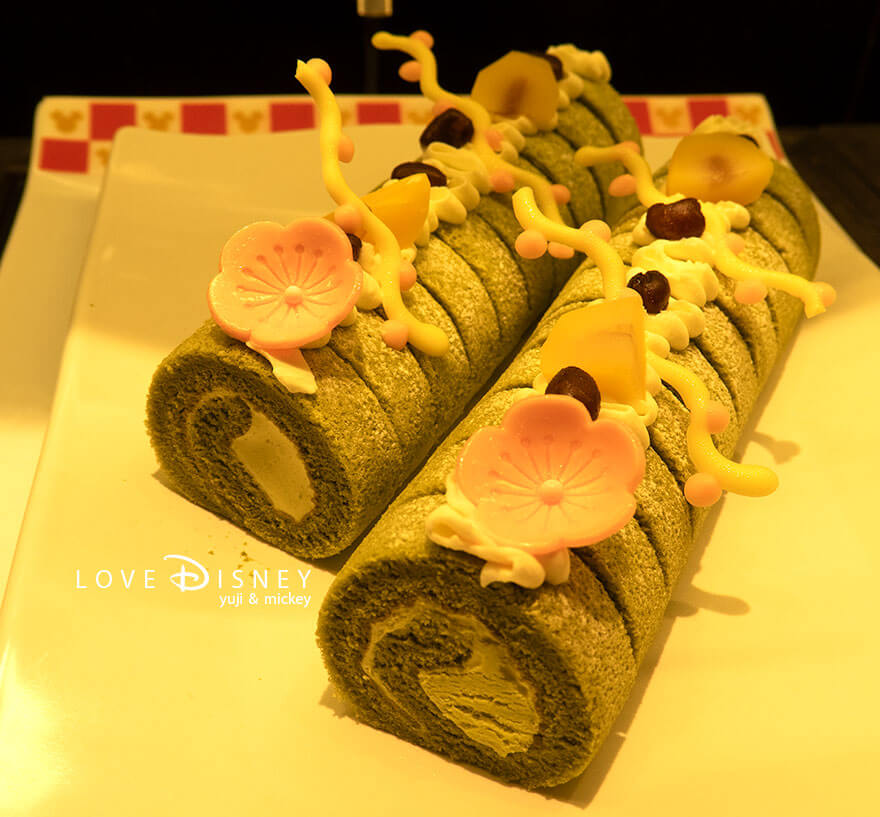 ディズニーアンバサダーホテル、シェフ・ミッキー、イヤーエンド&ニューイヤースペシャルディナーブッフェ、デザート(抹茶ロールケーキ)