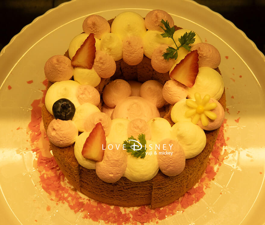 ディズニーアンバサダーホテル、シェフ・ミッキー、イヤーエンド&ニューイヤースペシャルディナーブッフェ、デザート(ストロベリーシフォンケーキ)