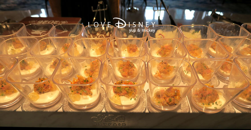 東京ディズニーシー・ホテルミラコスタ、オチェーアノ、イヤーエンド&ニューイヤーブッフェ、冷たい料理(カリフラワークリームとクラブミートのサラダ)