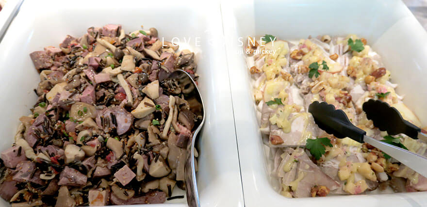 東京ディズニーシー・ホテルミラコスタ、オチェーアノ、イヤーエンド&ニューイヤーブッフェ、冷たい料理(牛タンのマリネとキノコのサラダ/ポークとナッツのキャラメルサルサ)