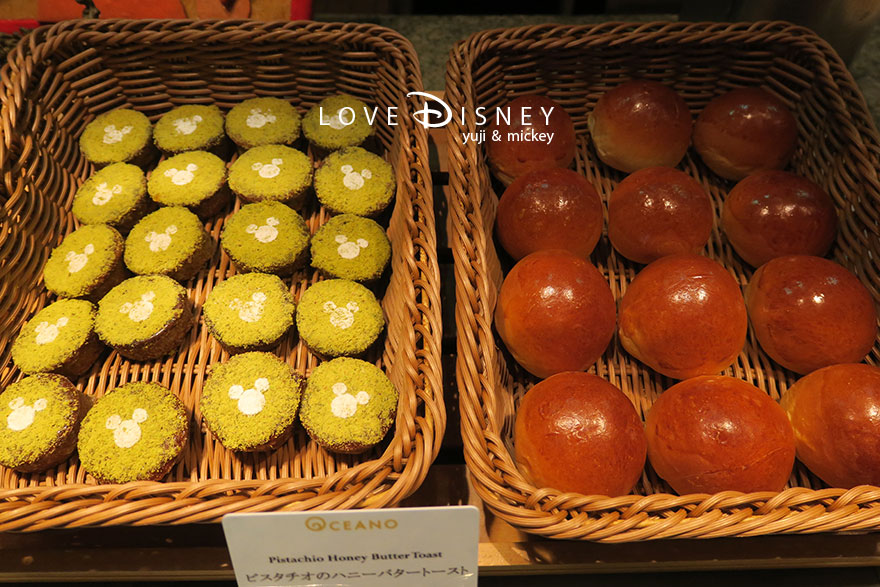 東京ディズニーシー・ホテルミラコスタ、オチェーアノ、イヤーエンド＆ニューイヤーブッフェ、パン（ピスタチオのハニーバタートースト/バターロール）