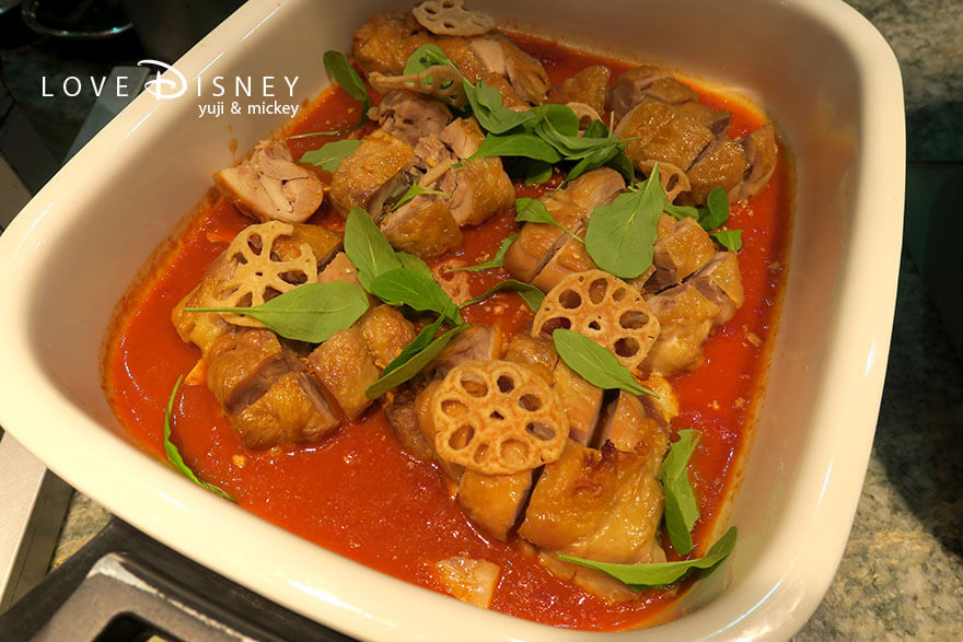 東京ディズニーシー・ホテルミラコスタ、オチェーアノ、イヤーエンド&ニューイヤーブッフェ、温かい料理(チキンのローストガーリックソース)