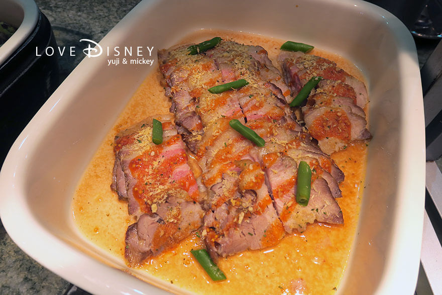 東京ディズニーシー・ホテルミラコスタ、オチェーアノ、イヤーエンド&ニューイヤーブッフェ、温かい料理(ポークのスパイシーロースト)