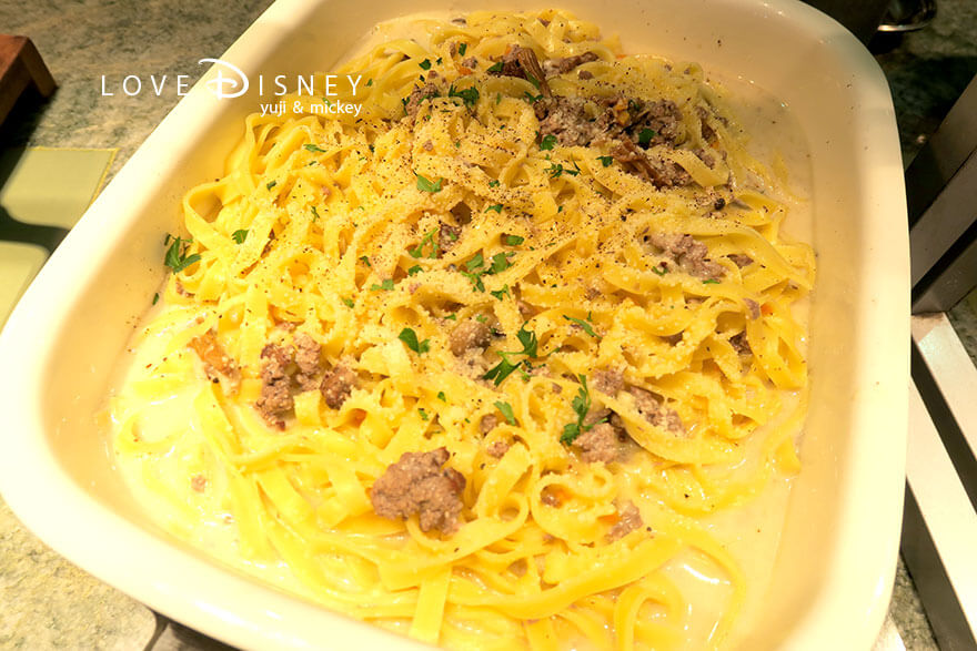 東京ディズニーシー・ホテルミラコスタ、オチェーアノ、イヤーエンド&ニューイヤーブッフェ、温かい料理(ポルチーニとビーフラグーパスタ)