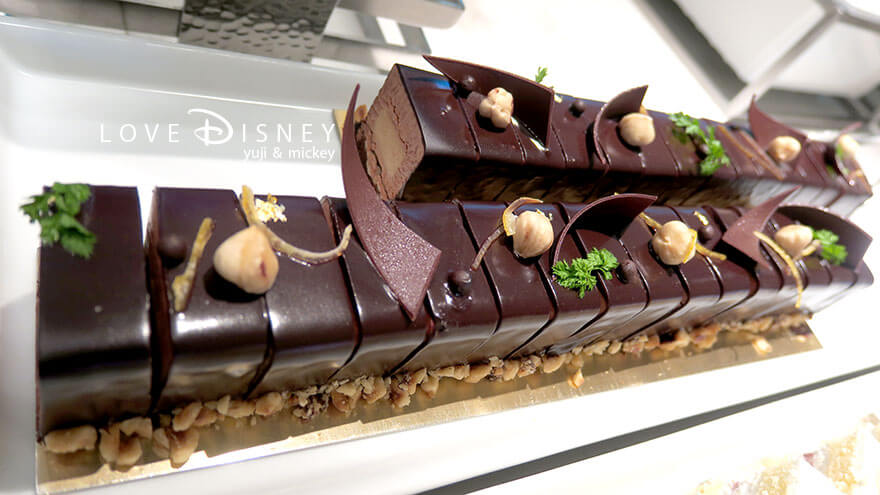 東京ディズニーシー・ホテルミラコスタ、オチェーアノ、イヤーエンド&ニューイヤーブッフェ、デザート(チョコレートとヘーゼルナッツのムース)