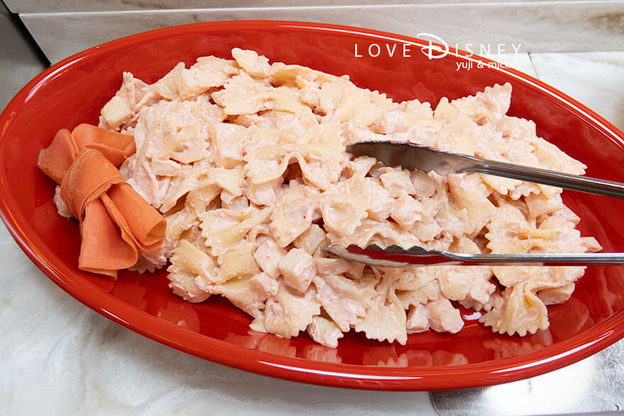 東京ディズニーランド、クリスタルパレス・レストラン、「ディズニー・パルパルーザ、ミニーのファンダーランド」冷たい料理(明太子とサワークリームのパスタサラダ)