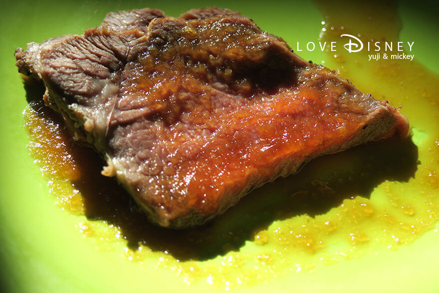 東京ディズニーランド、クリスタルパレス・レストラン、「ディズニー・パルパルーザ、ミニーのファンダーランド」温かい料理(ローストビーフ)