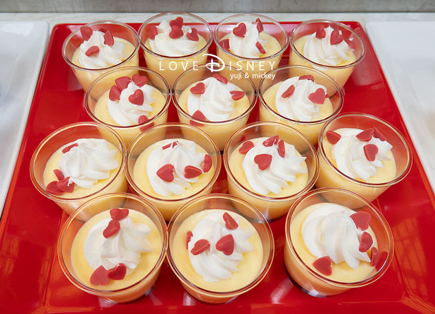 東京ディズニーランド、クリスタルパレス・レストラン、「ディズニー・パルパルーザ、ミニーのファンダーランド」デザート(カスタードプリン)